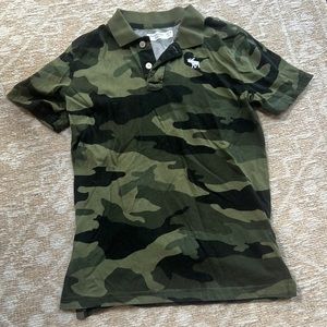 Boys Abrecombie kids army green T-shirt